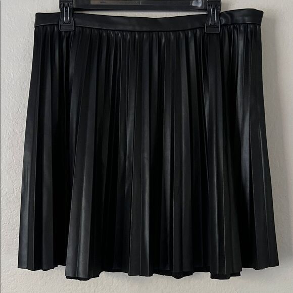 NWT French Connection ETTA Recycled Vegan Leather Skirt in Size 12 - Picture 2 of 15